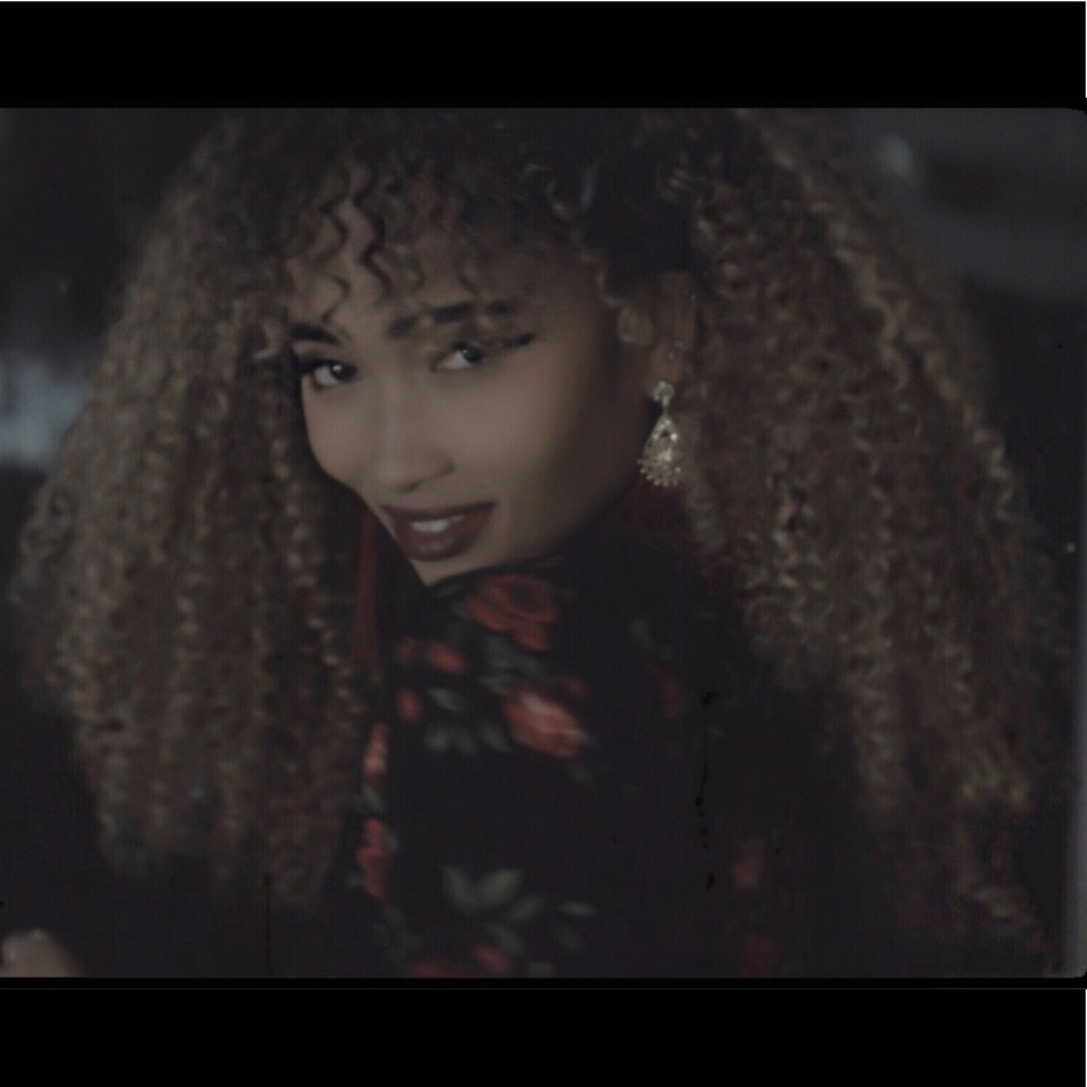 MEET YOUR POSHER! 💕